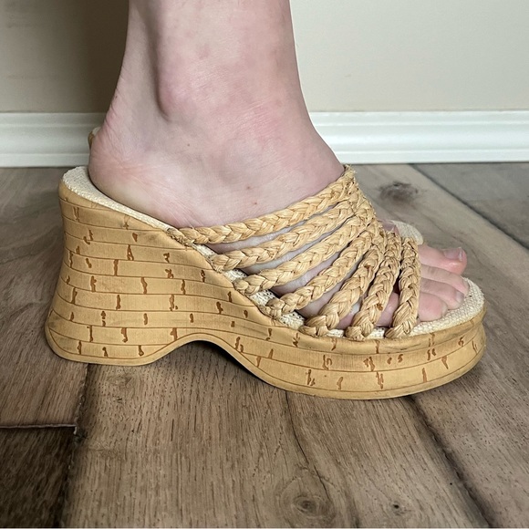 VINTAGE WICKER PLATFORM SANDALS - Picture 3 of 3